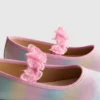 Ballerinaskor med fjärilsapplikation