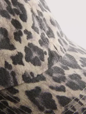 Baseballkeps med leopardmönster