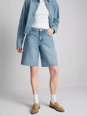 Bermudashorts i denim med råkant