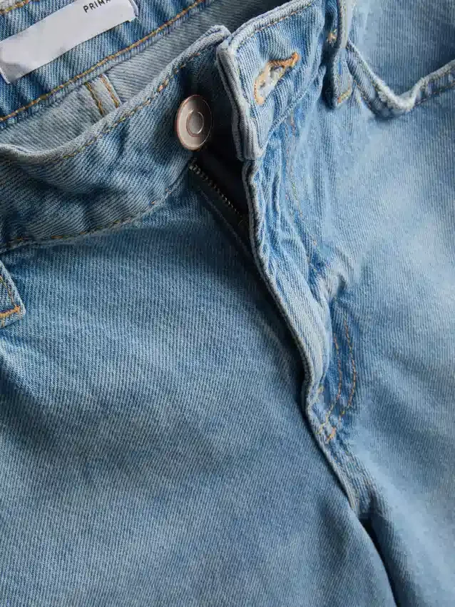 Bermudashorts i denim med råkant