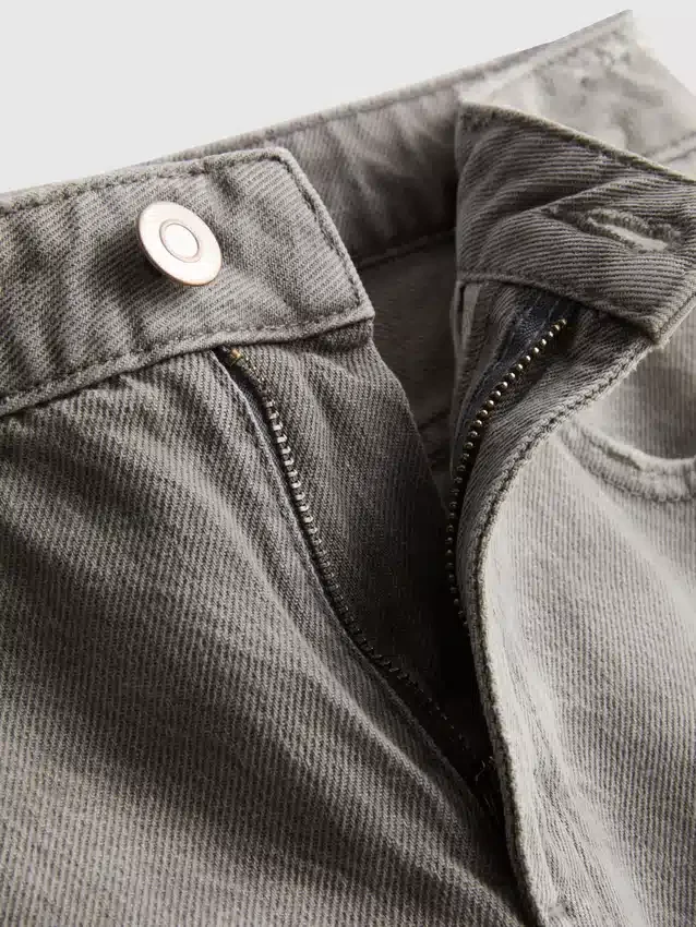 Bermudashorts i denim med råkant