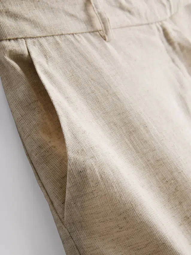 Bermudashorts i linneblandning med veck