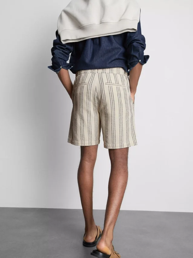 Bermudashorts med strukturerade ränder