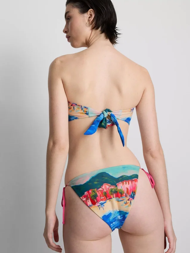 Bikinitopp med bandana och landskapsmönster