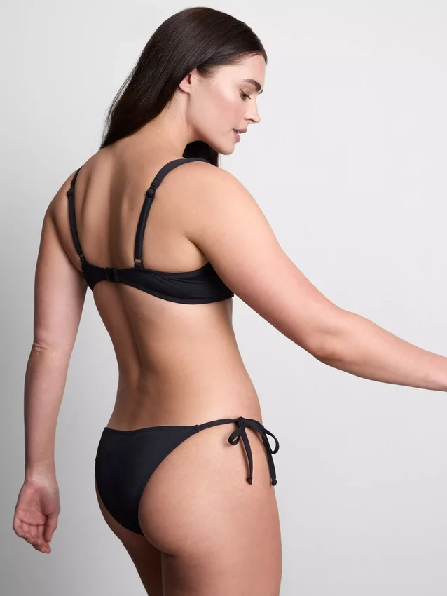 Bikinitopp med bygel för fylligare byst