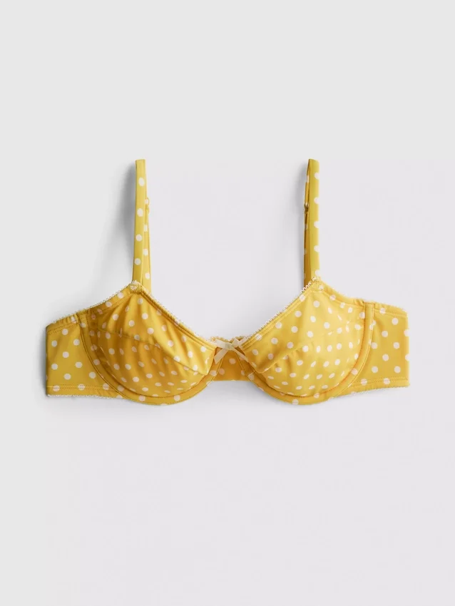 Bikinitopp med bygel, hjärtformad urringning och prickmönster
