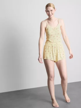 Blommig ribbad pyjamasar-cami