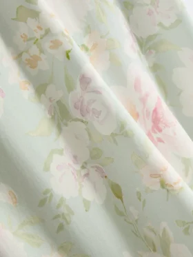 Blommig underklänning med spetskant