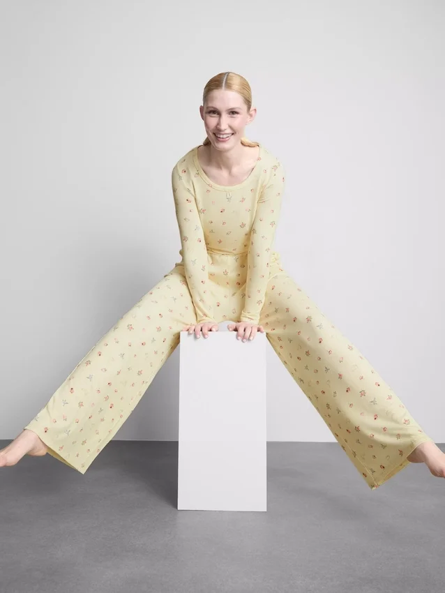 Blommiga pyjamasbyxor med ribbad midja