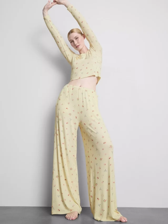 Blommiga pyjamasbyxor med ribbad midja