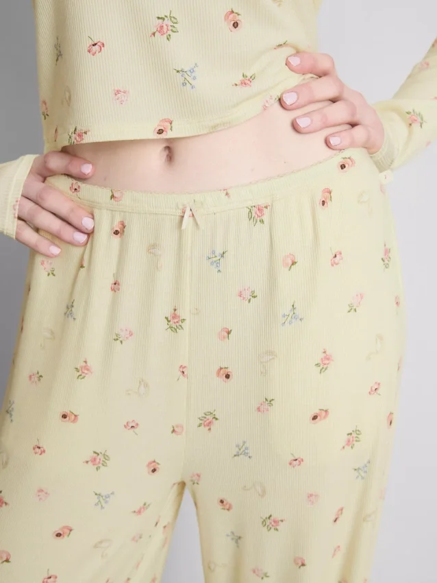 Blommiga pyjamasbyxor med ribbad midja