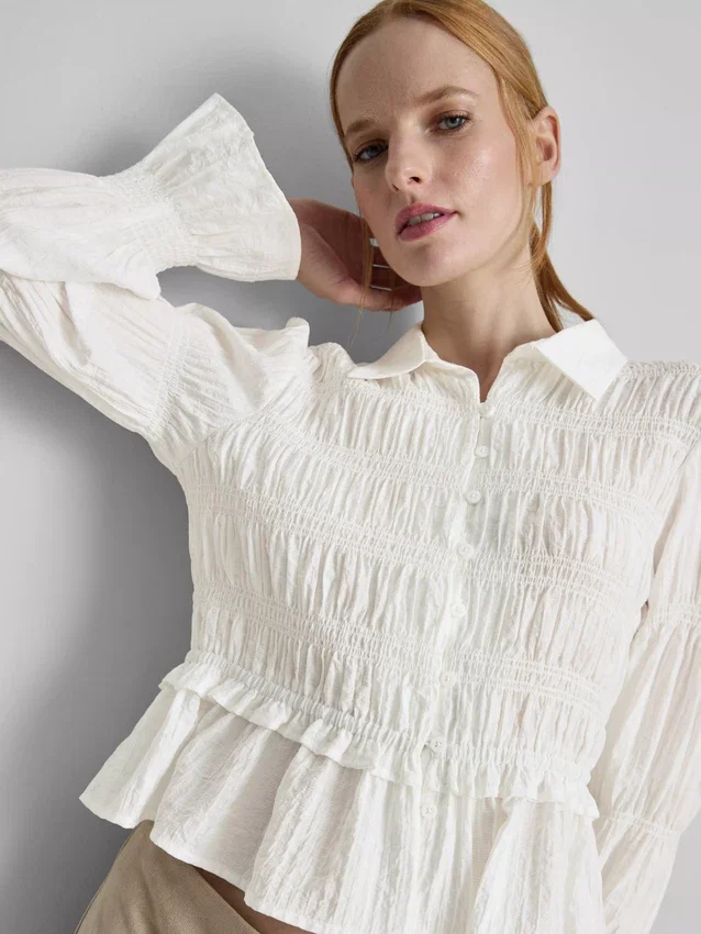 Blus med rynkad peplum-nedkant