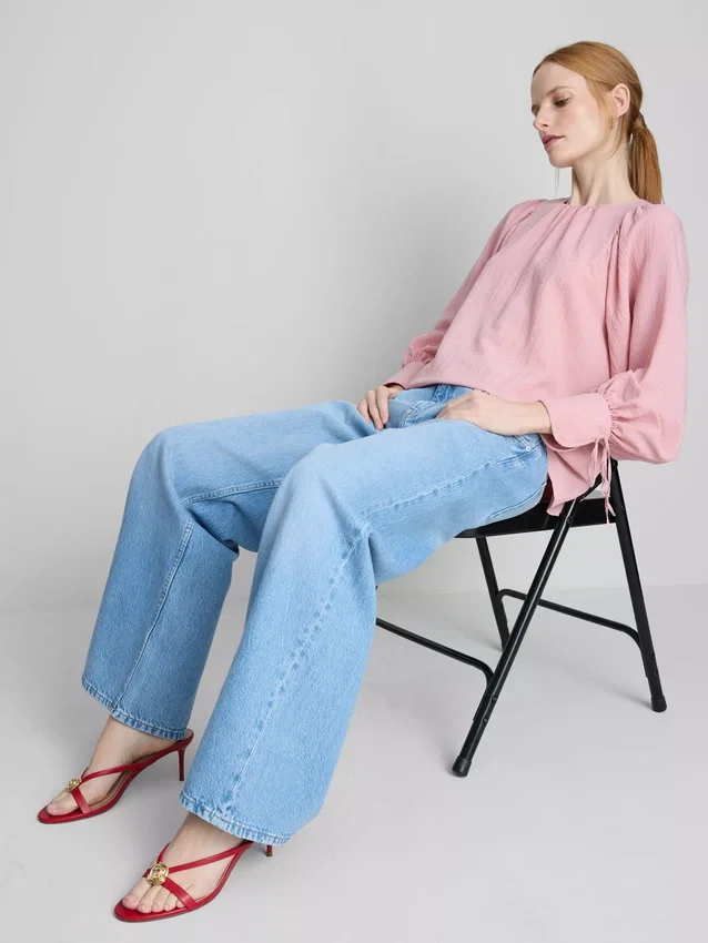 Blus med strukturerade ballongärmar
