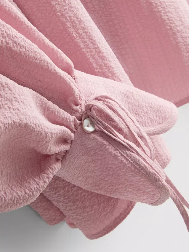 Blus med strukturerade ballongärmar