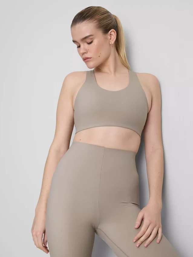 Bodysculpt kort träningströja med utskärningar