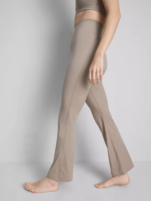 Bodysculpt performance-leggings med utsvängda ben