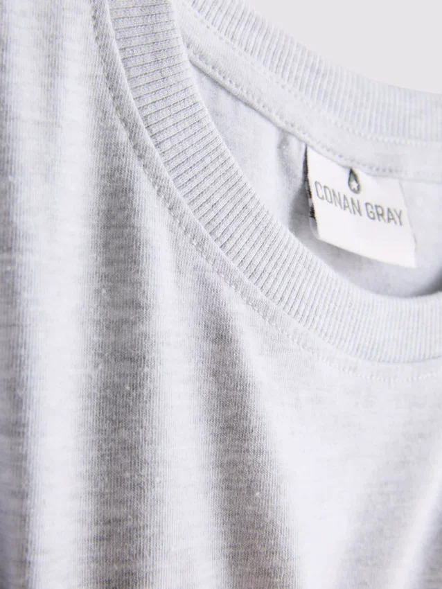 Bomullsrik T-shirt i färgen Conan Grey