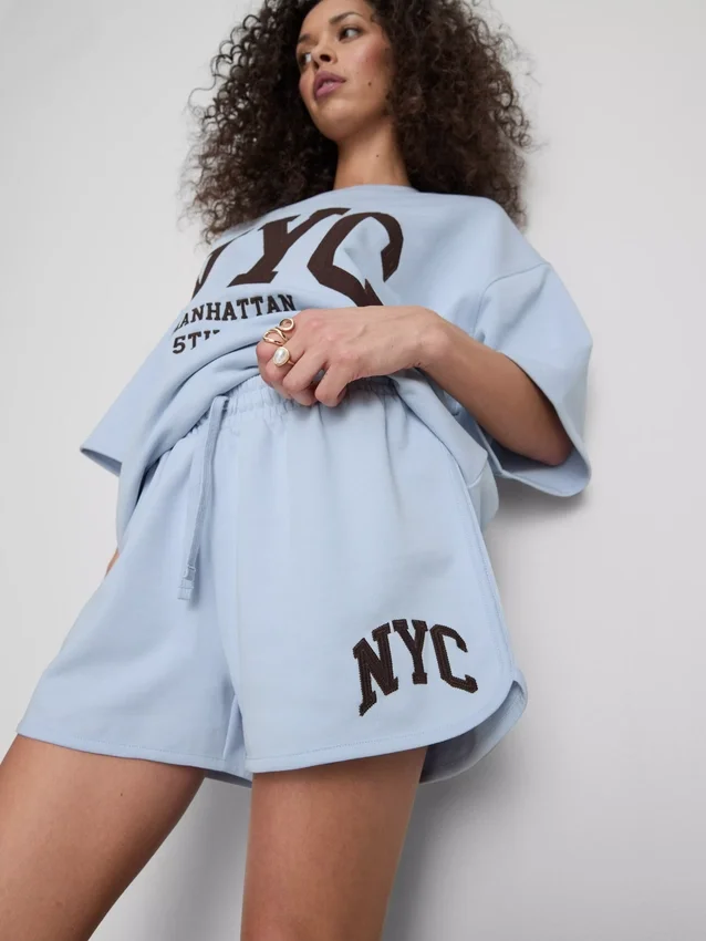 Bomullsrika, avslappnade NYC-shorts