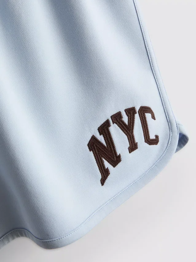 Bomullsrika, avslappnade NYC-shorts
