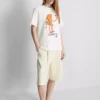 Bouffants and Broken Hearts bomullst-shirt i croissantmodell
