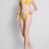 Brasilianska bikinibottnar med prickmönster