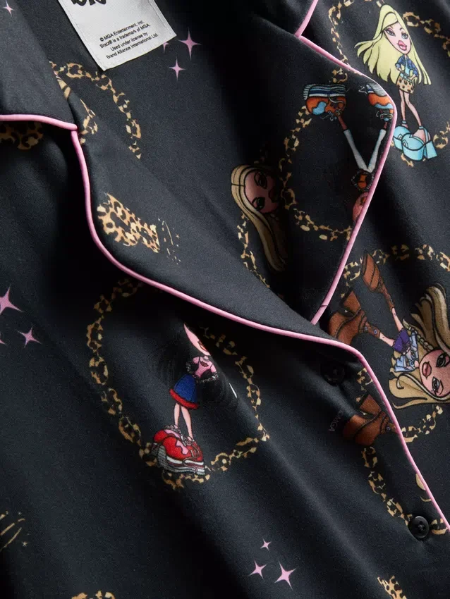 Bratz pyjamasar med grafiskt tryck och korta byxor i boyfriend-stil