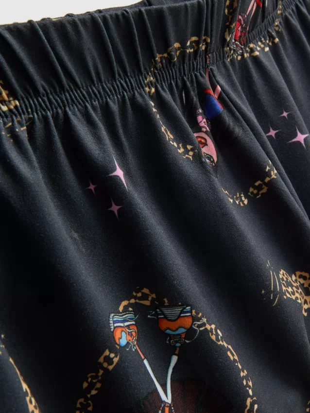 Bratz pyjamasar med grafiskt tryck och korta byxor i boyfriend-stil