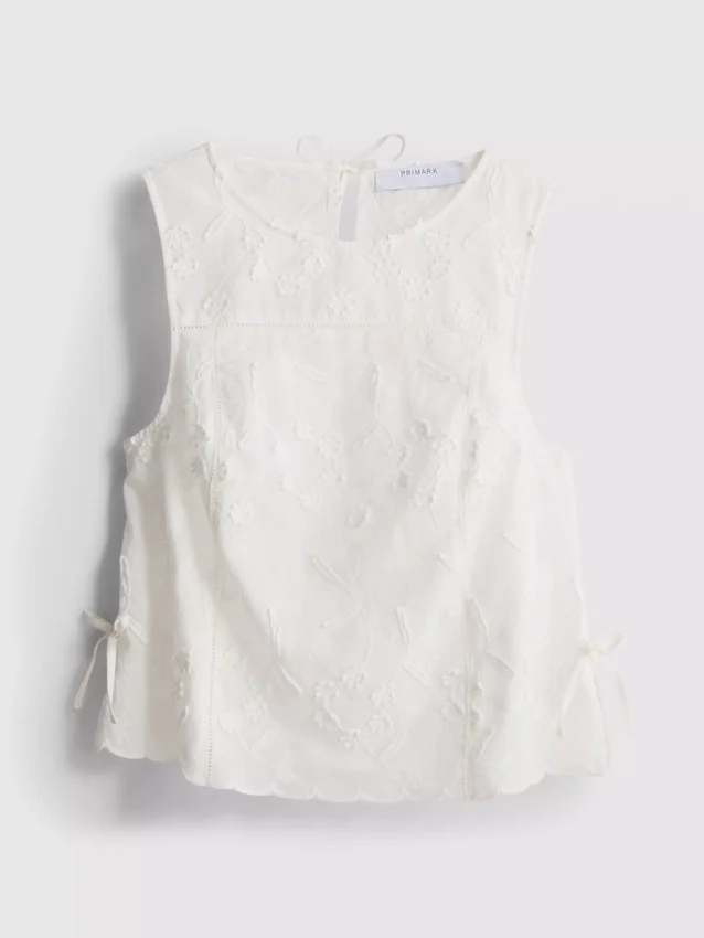 Broderad blommig linne med knytning