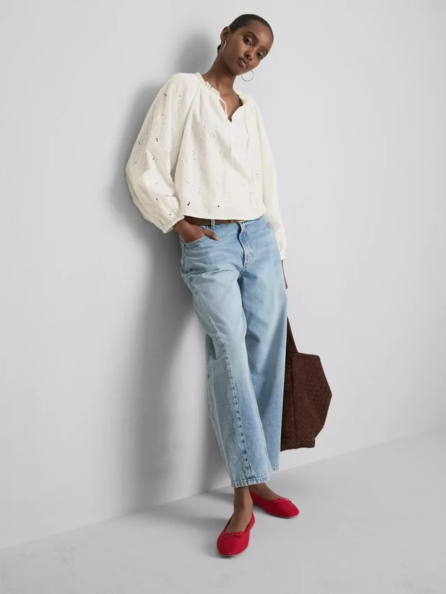 Broderad blus med ballongärmar