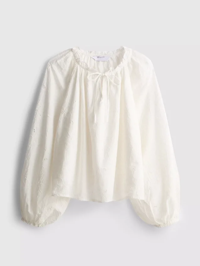 Broderad blus med ballongärmar