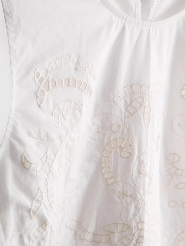 Broderad kortärmad blus i bomull