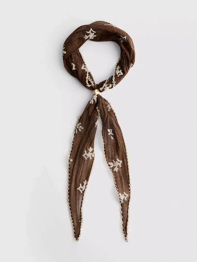Broderad scarf från Paula Echevarría