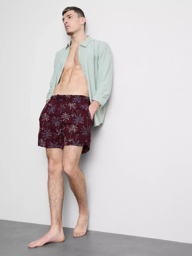 Broderade badshorts med palmträd