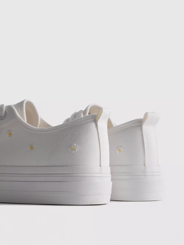 Broderade Daisy-Sneakers