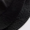 Buckethat med New York-logotyp