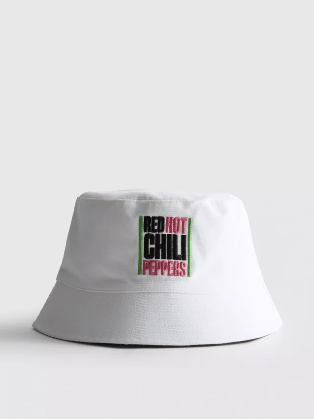 Buckethat med Red Hot Chili Peppers