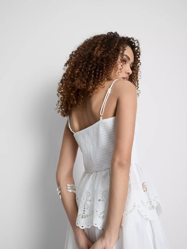 Cami-top i bomull med broderad peplum-kant