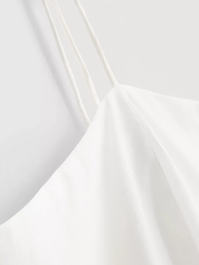 Cami-top i bomull med broderad peplum-kant