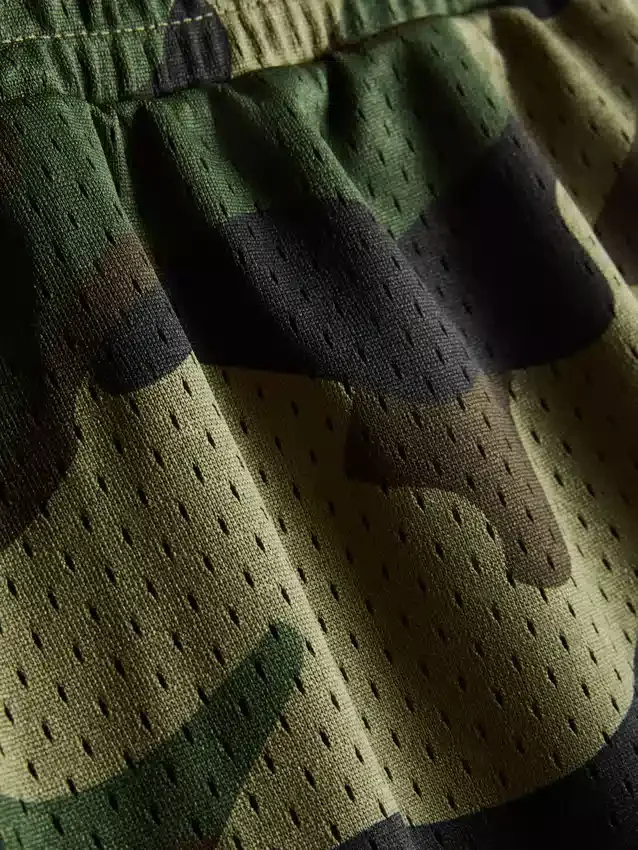 Camo-shorts i nät