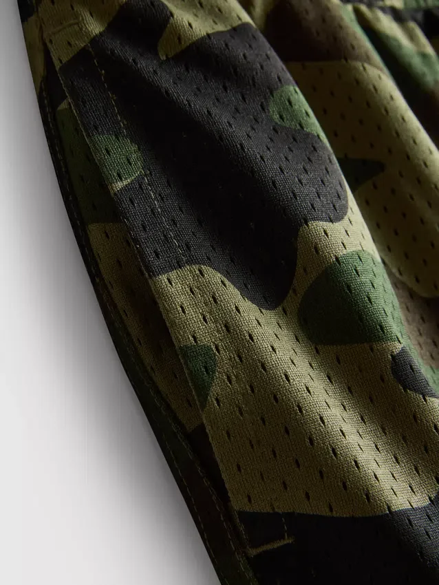 Camo-shorts i nät