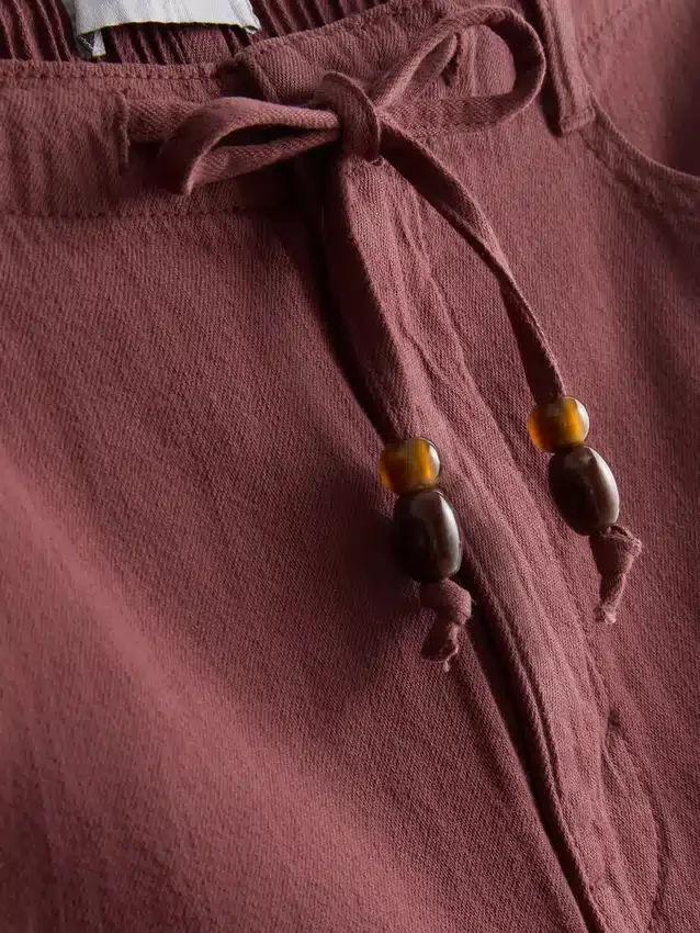 Casualshorts i bomull med dragsko och pärlor