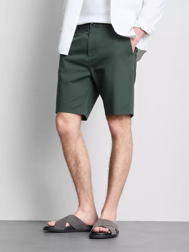 Chinoshorts med hög bomullsandel