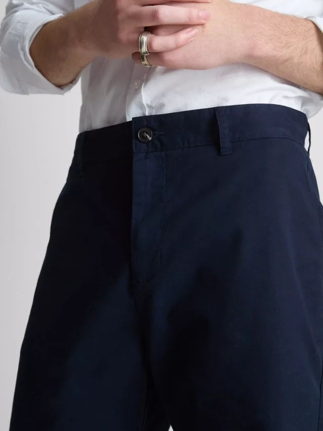 Chinoshorts med hög bomullsandel