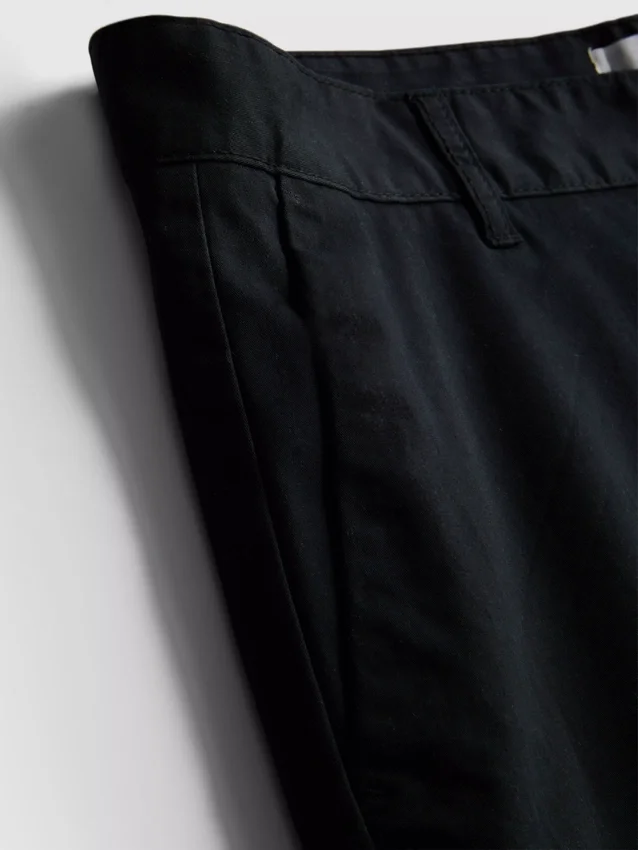 Chinoshorts med hög bomullsandel