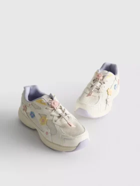 Chunky sneakers med blommiga detaljer