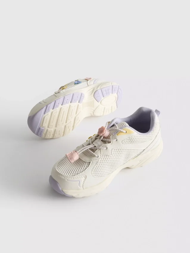 Chunky sneakers med blommiga detaljer