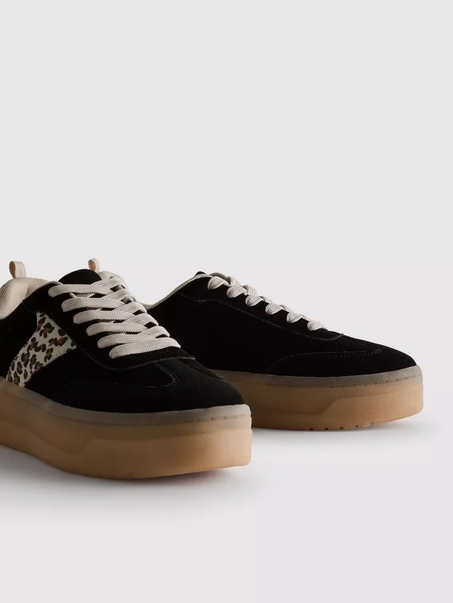 Chunky sneakers med leopardmönster och gummisula