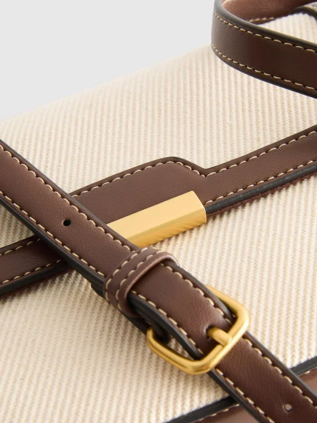Crossbody-väska i konstläder