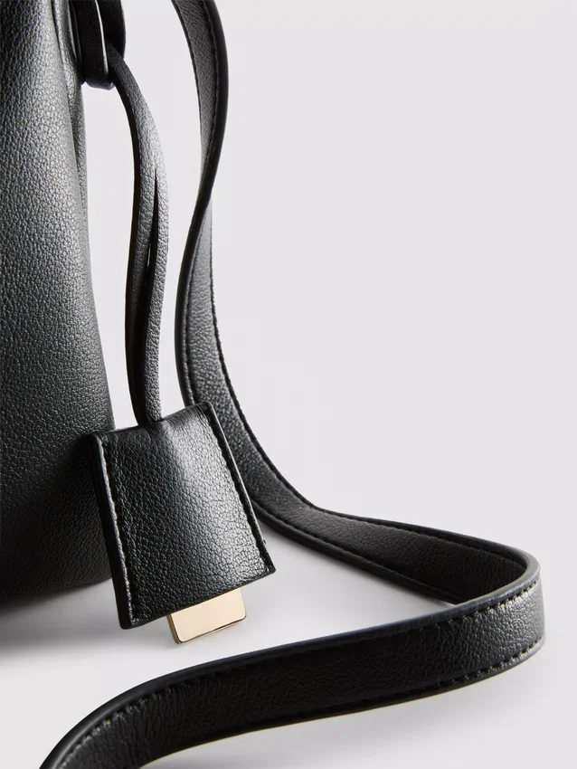 Crossbody-väska med dubbla veck