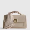 Crossbody-väska med scarf-detalj